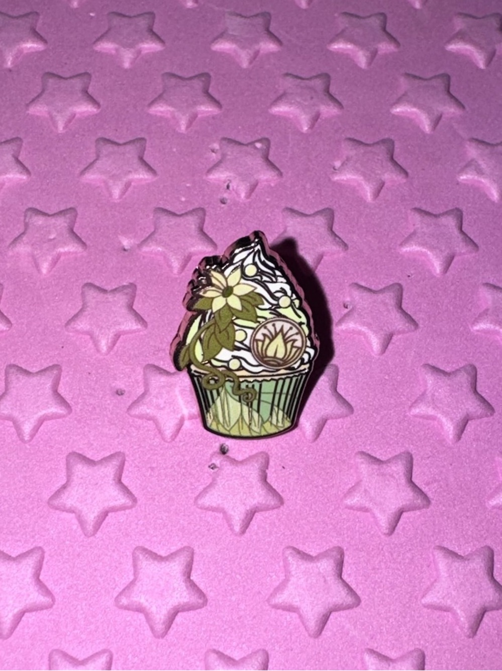 LE 100 PALM Micro Disney Princess Cupcake Chaser Pin - Tiana
